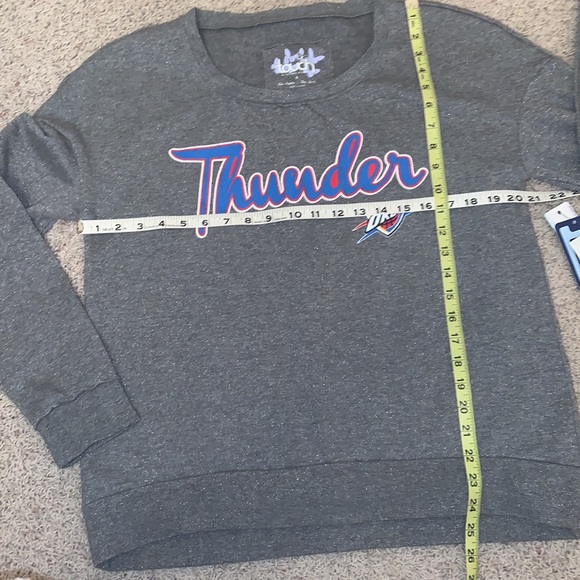 🆕OKC🏀THUNDER Gray Sparkly Sweatshirt Size Small Womens l🏀nba4her - Picture 13 of 13